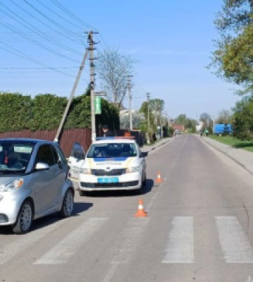 У Зимній Воді 63-річна водійка «Smart» збила 53-річну жінку