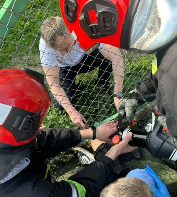 Застряг в огорожі. У Львові рятувальники допомогли хлопчику