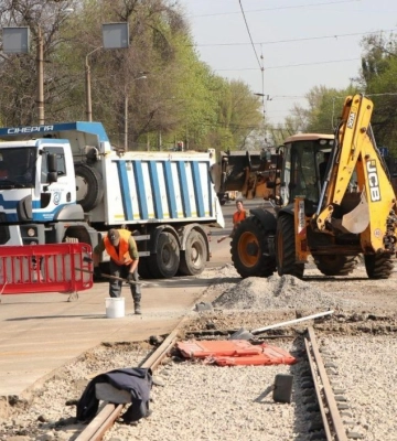 У Дніпрі на просп. Богдана Хмельницького завершено ремонти двох з чотирьох трамвайних переїздів