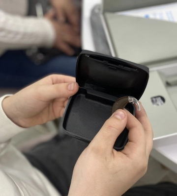 У Луцьку дітям із порушеннями слуху вручили слухові апарати