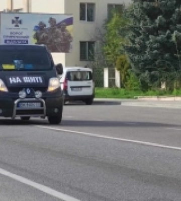 Острог на колінах зустрів військового Андрія Семенюка