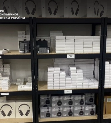 В Одесі викрили мережу з продажу підробленої техніки та аксесуарів