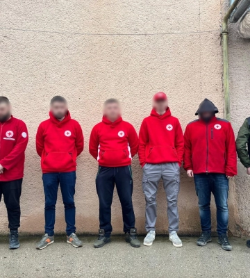 На Закарпатті прикордонники затримали п’ятьох чоловіків, які намагались потрапити до Румунії як волонтери благодійної організації "Червоний Хрест"