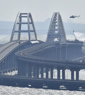 Кримський міст серед "топів": у ВМС розповіли які сили окупантів охороняють його