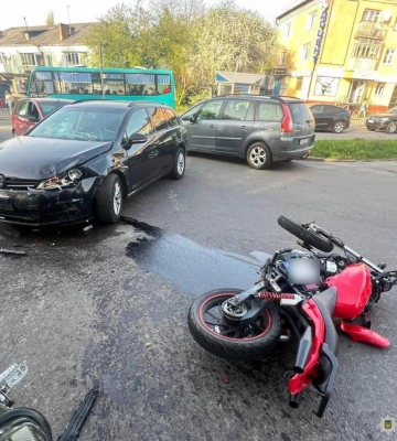 У Рівному сталася ДТП за участю мотоцикліста