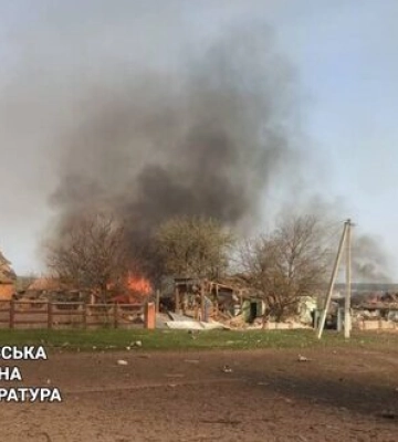Окупанти скинули авіабомбу на село Великі Проходи на Харківщині: поранено чоловіка