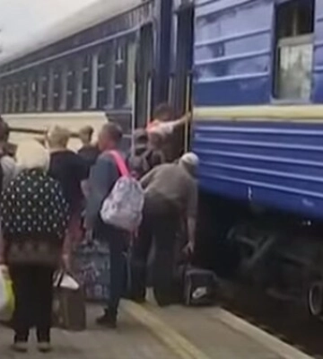 В Харьковской области объявлена принудительная эвакуация: сначала вывозят детей и женщин