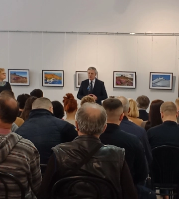 Карпатськими стежками: у Франківську відкрили фотовиставку гірського рятувальника