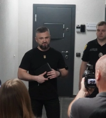 На Тернопільщині запровадили пілотний проєкт з видачі зброї поліцейським за електронними картками