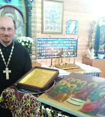 У сільській церкві на Волині замироточили дві старовинні ікони
