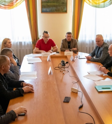 На Волині уночі посеред дороги лежав велосипедист (ВІДЕО)