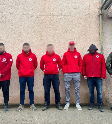 На Закарпатті прикордонники затримали п’ятьох чоловіків, які намагались потрапити до Румунії як волонтери благодійної організації "Червоний Хрест"