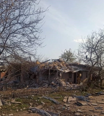 Окупанти скинули авіабомбу на село Великі Проходи на Харківщині: поранено чоловіка