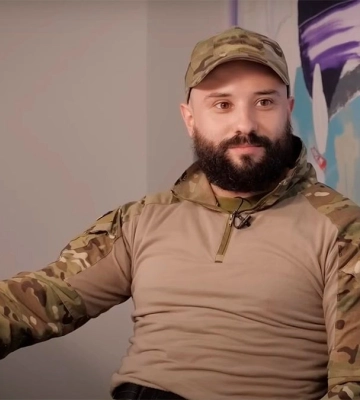 Військовослужбовець і відомий комік Віктор Розовий отримав поранення на фронті