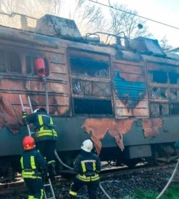 На Черкащині рятувальники ліквідували займання електропоїзда
