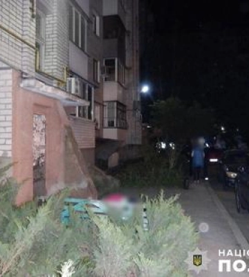 На Полтавщині жінка випала з вікна між 4 та 5 поверхом