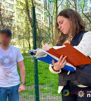 Вимагав «відкати» з торговця: викрили посадовця однієї з районних адміністрацій Одеської міськради