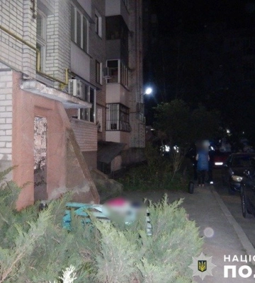 На Полтавщині жінка випала з вікна між 4 та 5 поверхом