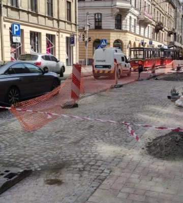 На вулиці Словацького у Львові облаштували велосмугу