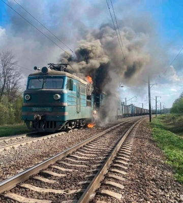 У Корсунь-Шевченківському загорівся електровоз