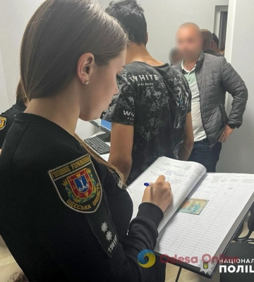Тричі судимий підліток з Ізмаїла пограбував чоловіка у центрі міста посеред дня (відео)