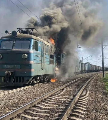 У Корсунь-Шевченківському загорівся електровоз