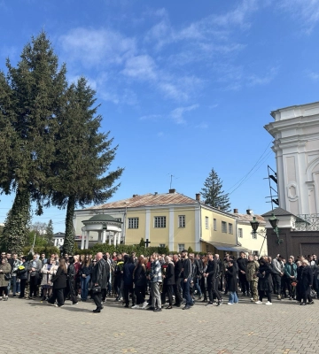 Назавжди молодий: у Луцьку попрощалися із 25-річним азовцем Максимом Усимчуком