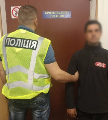 В Умані чоловік відібрав у жінки на вулиці телефон і втік. Його затримали