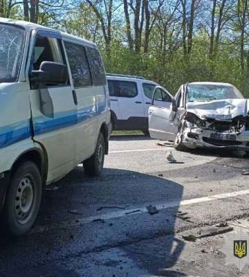 На Львівщині не розминулися «Mercedes» і «Volkswagen», є постраждалі