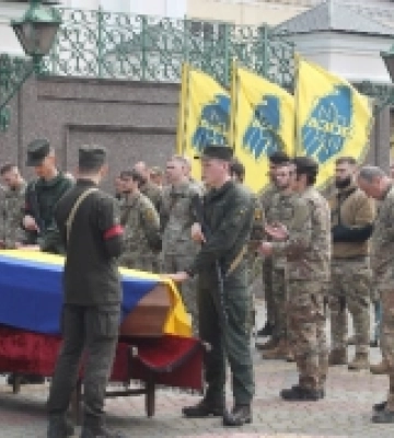 У Луцьку попрощалися із військовим Максимом Устимчуком