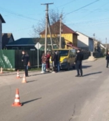 У Березному водій збив неповнолітнього хлопця, який ішов краєм дороги