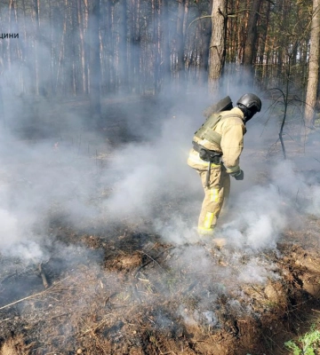Рятувальники знову гасили спричинену росіянами пожежу в Харківській області 