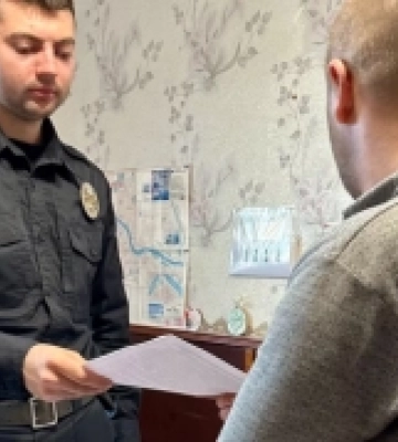 На Миколаївщині затримали чоловіка, який вчинив конфлікт у магазині та вдарив викруткою продавця
