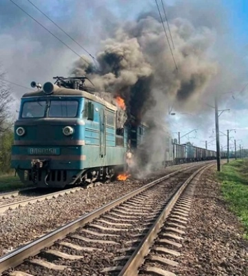 В Черкасской области во время движения загорелся локомотив: причина ЧП устанавливается