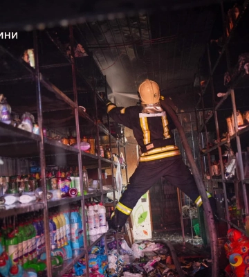 Одеса: на Левітана палають торгові павільйони