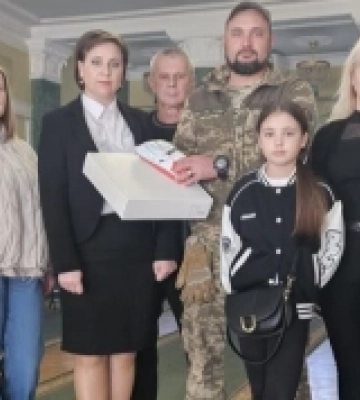 Колектив Палацу культури Луцька передав військовим квадрокоптер