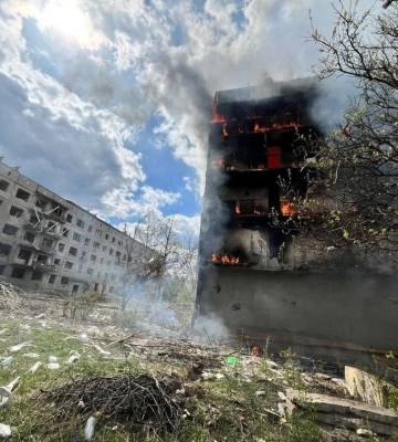 Росіяни скинули авіабомбу на Очеретине на Донеччині, є загибла й поранені