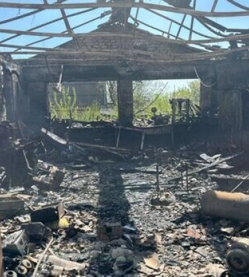 Російські солдати обстріляли житловий будинок у Нікополі: є поранені
