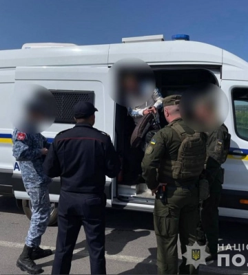 З Вінниччини екстрадували раніше судимого громадянина Молдови, а з Запоріжжя – кримінальника з Азербайджану 