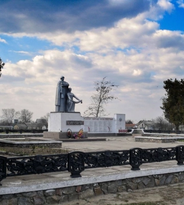 Херсонська область: росіяни вдарили дроном по Одрадоком&#039;янці, поранені дві людини