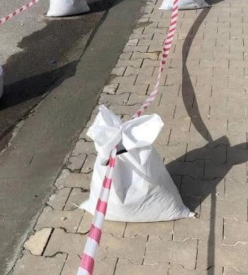 У Рівному підприємець із тротуару хотів зробити автостоянку