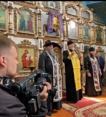 Всю неділю у селі біля Рівного сварилися за церкву (ВІДЕО)