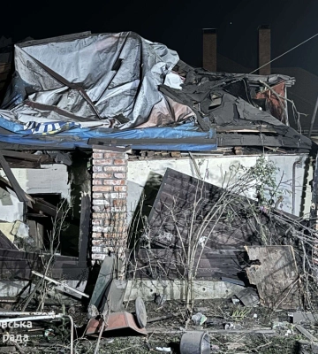 На Дніпропетровщині уламками ворожої ракети пошкодило приватні будинки, є постраждалі
