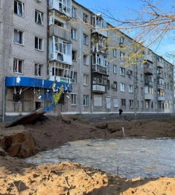 Росіяни вдарили ракетою по центру Слов’янська, пошкоджені багатоповерхівки