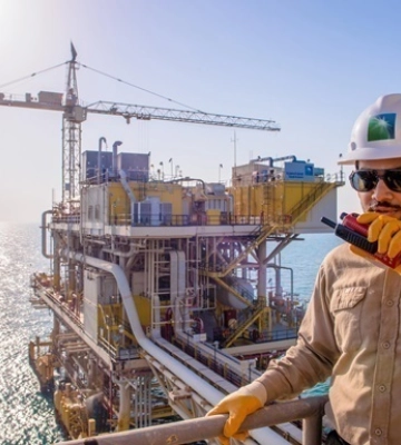 Саудиты возобновили загрузку нефти на супертанкеры