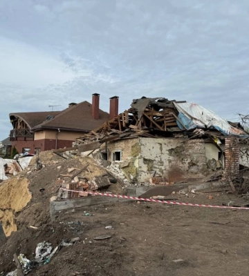Наслідки падіння уламків ракети: куди мешканцям Дніпра звертатися за компенсацією