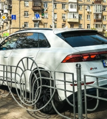 В Україні помітили новітній заряджений кросовер Audi за 4 мільйони (Фото)