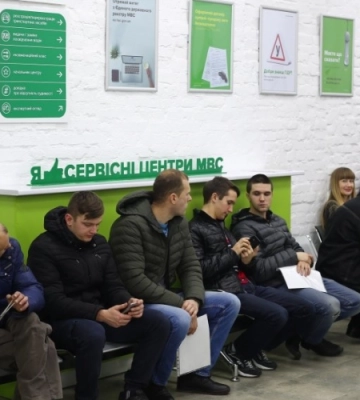 Ледь не до крові: у сервісному центрі біля Луцька - бійка за талони