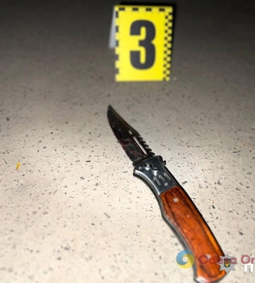 В Одесі молодик вдарив ножем незнайомого чоловіка за відмову купити його компанії алкоголь, - ВІДЕО
