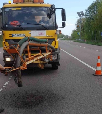 Не капремонт, а ліквідація деформацій: на Волині латають автошляхи